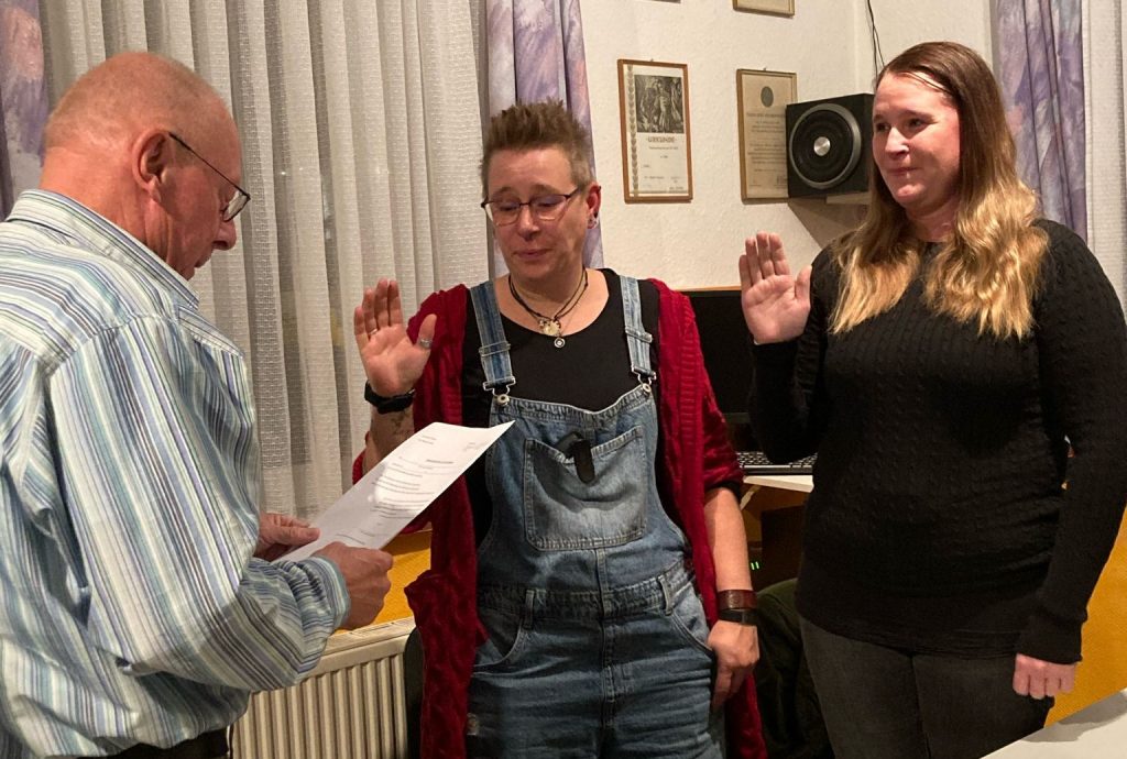 Vereidigung des neuen Dorfvorstandes durch den Bürgermeister